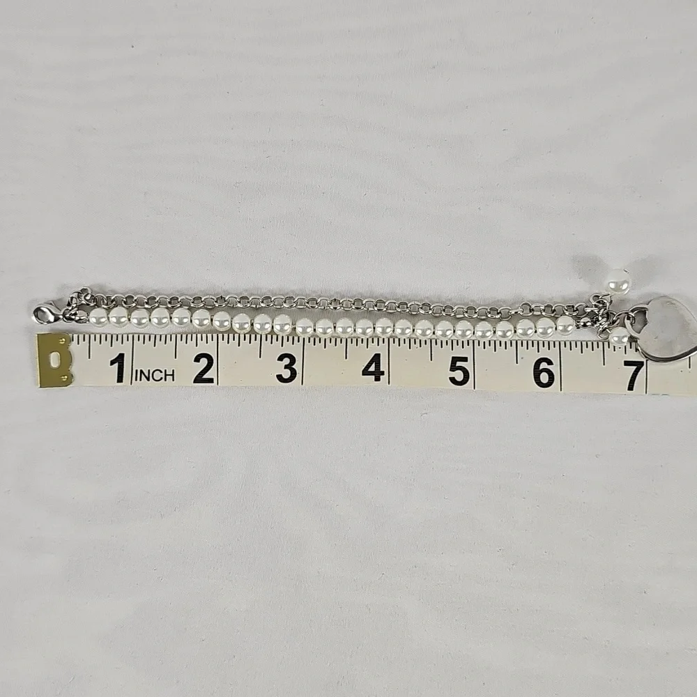 Elegant Silver and White Pearl Bracelet - Picture 3 of 3